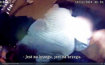 Policjanci uratowali mężczyznę topiącego się w Brdzie [FILM]