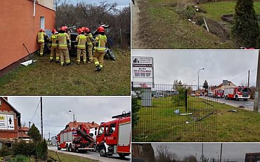 Auto wjechało w budynek. Kierowca trafił do szpitala