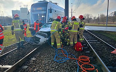 Znów tramwaj zderzył się z samochodem. Andersa zblokowana