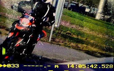 Pędził na złamanie karku – sezon motocyklowy rozpoczął od utraty prawa jazdy