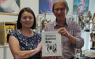 „Siła barw i kamieni. Moc sztuki” – spotkanie z Aleksandrem Dętkosiem i Iwoną Adamczewską w Salonie Hoffman