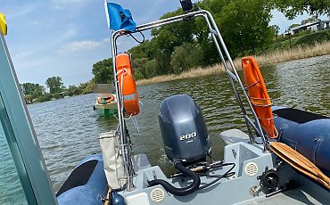 Majówka z adrenaliną na Gople! Policja kontrolowała łodzie, jeden sternik ukarany, turyści na holu [ZDJĘCIA]