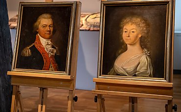 Skarby z pałacu nad Brdą! Rodzina Chmielewskich przekazała bezcenne pamiątki Muzeum w Bydgoszczy