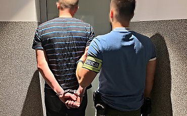Pijany mężczyzna groził śmiercią ratownikom! Dramatyczna interwencja w centrum Torunia