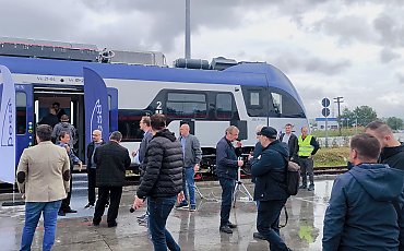 PESA z Bydgoszczy dostarczyła pierwszy nowoczesny pociąg do Rumunii