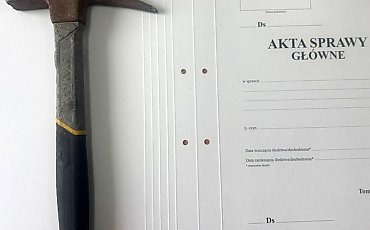 Szokujące! Zerwał polską flagę i włamał się do sklepu — 52-latek uderza w symbol narodowy!
