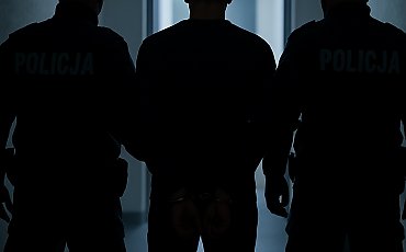 „Złodziej miedzi” z Brzozy zatrzymany! Policja: 15 zarzutów i tona spalonego kabla!