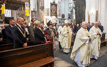 Tak świętuje województwo! Uroczysta sesja, medale, papieski dąb i wyjątkowi goście – zobacz, kto błyszczał!