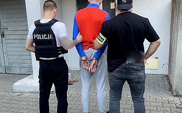 Bydgoscy policjanci przejęli ponad pół kilograma narkotyków. Zatrzymany 22-latek był poszukiwany