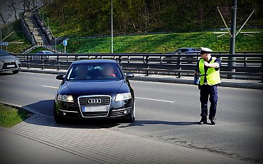 Policja rusza w trasę! Sypią się mandaty – przedłużony weekend kończy się kontrolami na drogach!