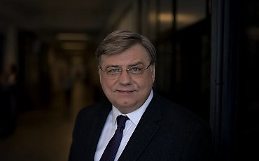 Zapłacisz za bagaż podręczny? Eurodeputowany z Bydgoszczy grzmi: NIE dla linii lotniczych i opóźnień bez kary!