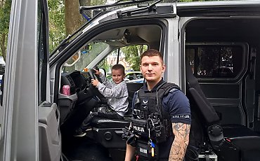 Dzieci jeździły radiowozami, psy tropiły narkotyki, a Polfin rozdawał słodycze