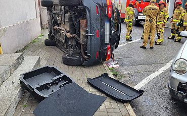 Szokujące kulisy wypadku w Chełmnie! Kierowca wjechał „pod prąd” – trwa śledztwo policji