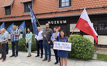 Pikieta „Stop imigracji” w bydgoskim amfiteatrze! Zobacz zdjęcia i nagranie z wydarzenia