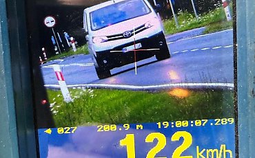 Miernik pokazał 122 km/h. W zabudowanym!