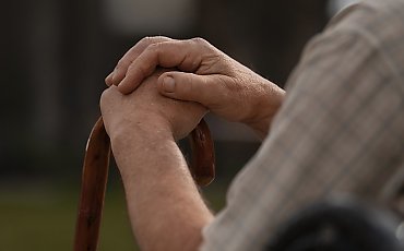 Szokujące dane z Kujawsko-Pomorskiego: niemal wszyscy seniorzy chcą do domu opieki!