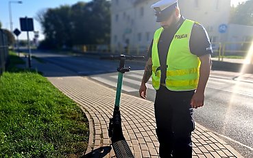 Mandat dla matki, bo syn jeździł hulajnogą! Rodzinny finał kontroli w Świeciu