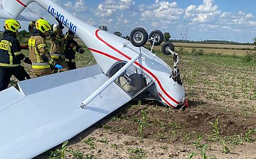 Awionetka runęła na pole! 79-letni pilot cudem uniknął tragedii