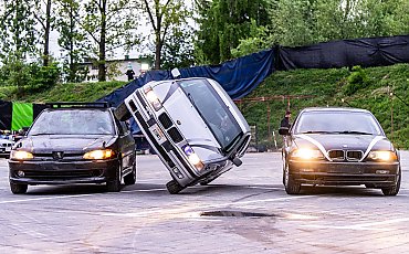 Hollywood w Bydgoszczy! Drift, płonące ściany i MONSTER TRUCK prosto z garażu