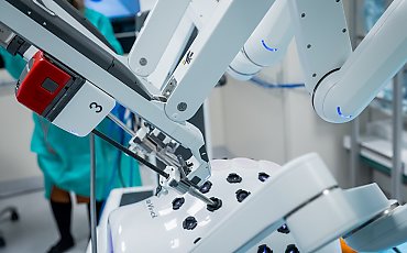 Roboty przejmują sale operacyjne! Bydgoszcz liderem chirurgii przyszłości