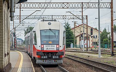 „Latarnik”, „Borsuk” i „Rybitwa” wożą tłumy – wakacyjne pociągi z Bydgoszczy biją rekordy