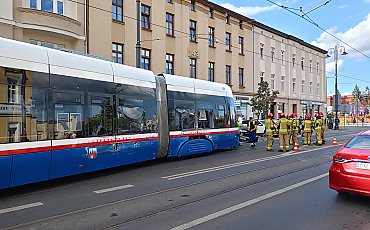 Tramwaj wypadł z torów, choć ostrzegano wcześniej. Dlaczego torowisko na Gdańskiej wciąż czeka na remont?