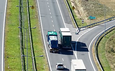 Policyjny dron nad A1. Ciężarówka wpadła na zakazie wyprzedzania 