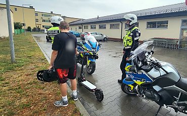 Nastolatek na hulajnodze z wizytą w sądzie. Jakie przepisy złamał?