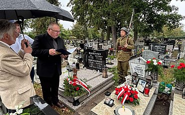 Bydgoszcz uhonorowała bohatera Helu – tabliczka Weterana dla kpt. Zbigniewa Deżakowskiego