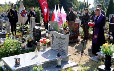 Bydgoszcz uhonorowała bohatera: Grób dr. Michała Grobelskiego zyskał symbol „Tobie Polsko”