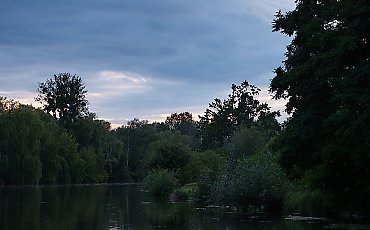 Przewaga chmur, miejscami słabe opady [POGODA]
