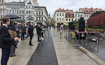 Manifestacja na Starym Rynku w Bydgoszczy: "Stop ludobójstwu w Strefie Gazy!"