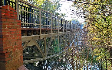 Most kolejki wąskotorowej w Koronowie zagrożony. Erozja podmywa jeden z najcenniejszych zabytków techniki w regionie