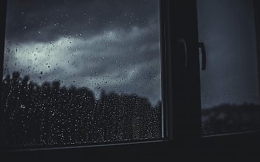 Porywisty wiatr i przelotny deszcz w Bydgoszczy [POGODA]