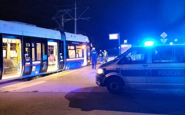 Tragedia na torach w Bydgoszczy: tajemniczy wypadek przy przystanku tramwajowym