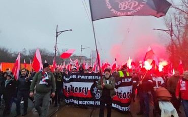 Warszawscy stróże prawa ruszają w pościg za racami. Absurd goni absurd!