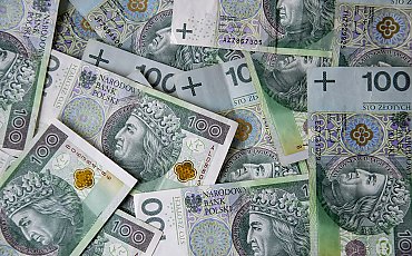 654,48 zł miesięcznie dla sieroty – czy wiesz, komu się należy?