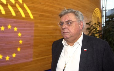 Czy chroniąc dzieci w sieci, tracimy swoją prywatność? Nowe zalecenia UE budzą kontrowersje