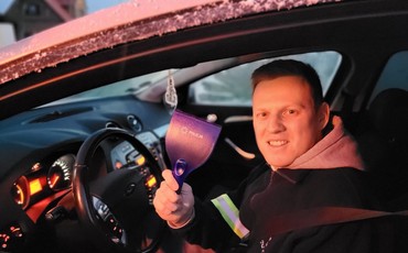 Policjanci ze Świecia rozdają zimowe prezenty kierowcom!