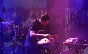 Czy kosmiczne dźwięki mogą zrelaksować? Odkryj koncert handpanów w Bydgoszczy!