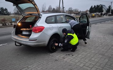 Policjanci ratują podróżnych na kolei i drodze – operacja „TOR” w akcji!