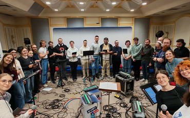 Muzyczne spotkanie z pasją: Bydgoscy studenci nagrywają pieśni pasyjne