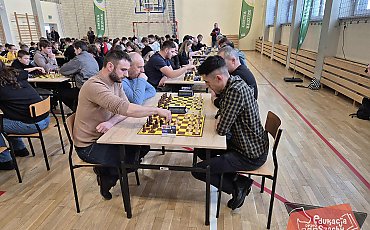 Szachowe zmagania w Ugoszczu: emocje, nagrody i słodkości!