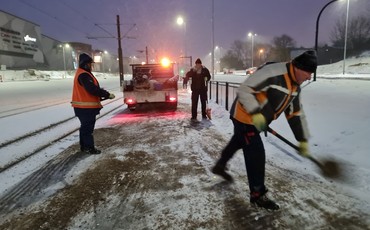 Bydgoszcz wciąż w lodzie – solarki w akcji, ale tylko na głównych ulicach!
