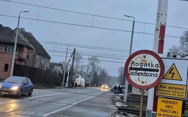 Uwaga! Uszkodzony przejazd w Nowej Wsi Wielkiej utrudnia ruch