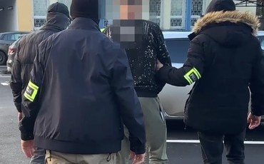 Dramatyczny finał na Bydgoskim Przedmieściu – 55-latek z maczetami zaatakował policjantów!