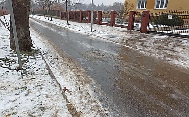 Fatalne warunki na drogach! Jezdnie i chodniki zamieniły się w lodowiska