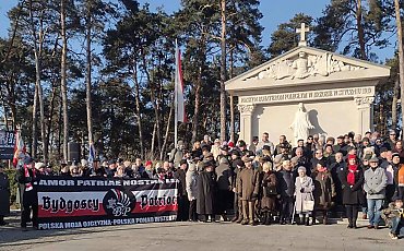 Warta honorowa, kwiaty, znicze i rekonstrukcja bitwy. Tak mieszkańcy Brzozy oddali hołd Powstańcom Wielkopolskim!