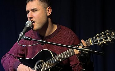 Polskie piosenki ukraińskiego artysty. Bydgoska Światłownia zaprasza na kolejny, niezwykły koncert!