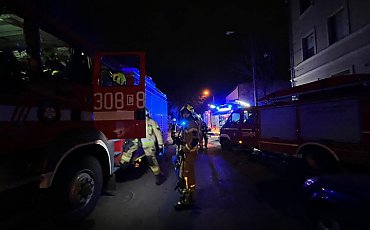 Niemal 100 ewakuowanych osób, 4 poszkodowanych i noc w podstawionych namiotach. To bilans pożaru hotelu robotniczego w Bydgoszczy